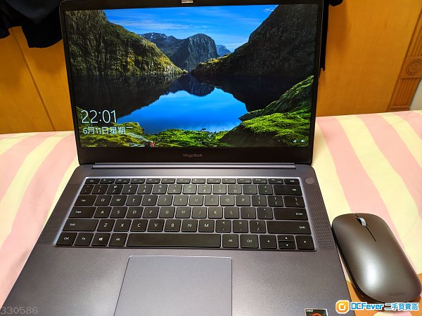 榮耀 Honor Magicbook Ryzen 2500u 8G RAM 512G 星空灰 14吋