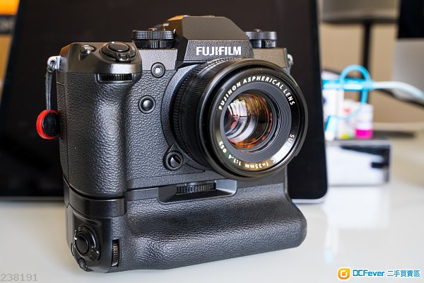 FUJIFILM X-H1 機身 + 直倒 (包 2 舊原裝電) + RRS L 架 ; 盒, 單 原本跟機配件全齊