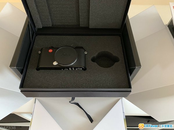 Leica CL Mirrorless Digital Camera with 18mm Lens (Black)