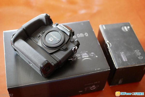 Olympus EM1 + HLD-7 (機械快門有問題,平售)