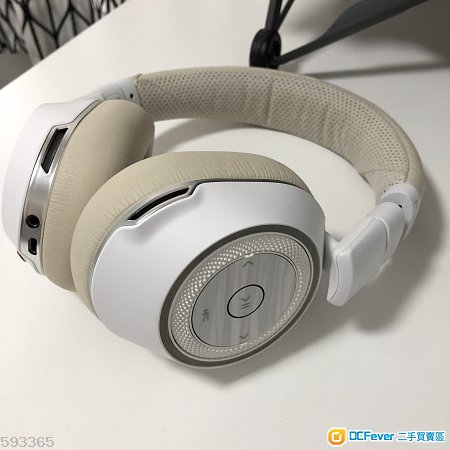Plantronics Voyager 8200 UC Wireless Headset with Noise Cancellation