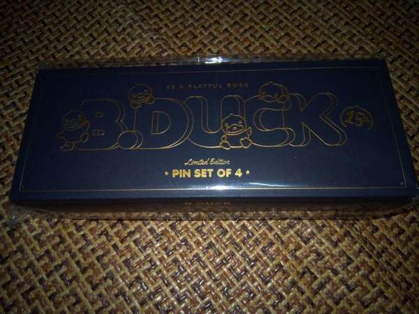 B.duck 15周年限定襟章