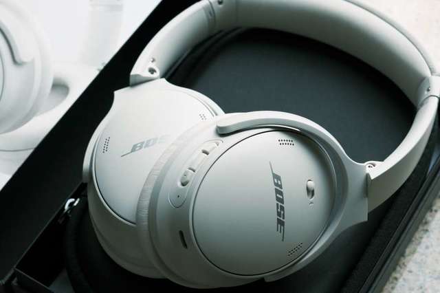 Bose QuietComfort® 45 Headphones （White Smoke)