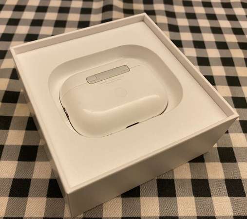 Apple AirPods Pro 2 充電盒 行貨 95%新  只是充電盒面有使用痕跡 電量和操作全正常 全套有盒齊說明書 合完美主義者 註：只得充電盒