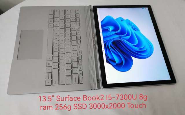 13.5" Surface Book2 i5-7300U 8g ram 256g SSD 3000x2000 Touch