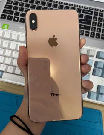 Apple iPhone XS Max 256G 金色 ，6.5 寸大螢幕，電池效能100 %，功能全部正常運作，已貼貴價玻璃鋼化貼及保護套！
