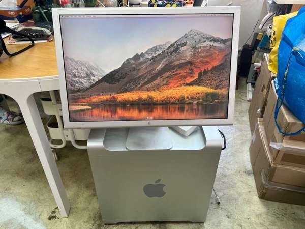 Apple MacPro 2010 with Monitor (Functions work)