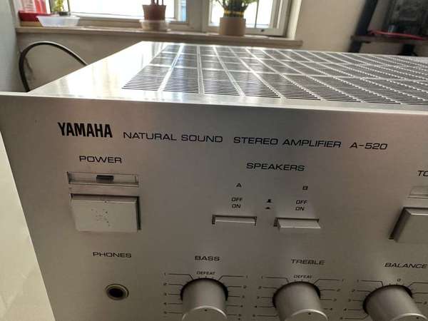Yamaha A-520 stereo amplifier
