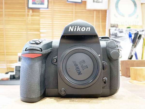 Nikon F6 AF 35mm Film SLR Camera (Body Only)