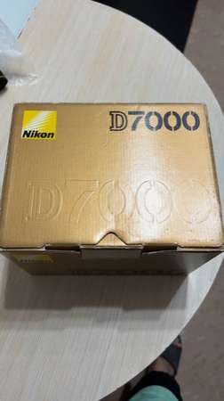 出售：NIKON D7000 body相機 + 直倒 + Nikon AF-S Nikkor 17-55mm f1:2.8 G ED DX鏡皇有盒說明書