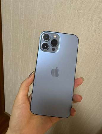港版 Apple iPhone 13 Pro Max 128G 天峰藍色6.7寸大螢幕，功能全部正常運作，已貼貴價玻璃鋼化貼及保護套！