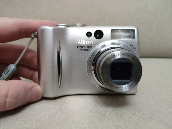 Nikon Coolpix 7900 新淨有盒銀色 1/1.8"大CCD相機 數碼相機 E7900 Silver CCD Camera 等效38-114mm 傻