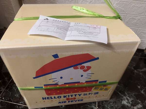 限量版hello kitty 氣炸鍋  全新 新品 HK$720  保養情況 有保養, 保養期至 2024 年 12 月