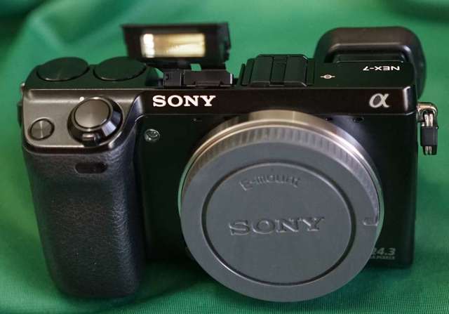 黑色 Sony NEX-7 / NEX 7 (淨機身), 過保, APSC sensor