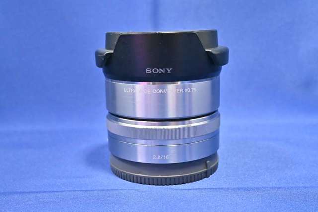 新淨 Sony 16mm F2.8 w/ ultra wide converter 0.75x 半幅鏡 連廣角轉接鏡 等效 24mm 18mm 輕巧餅鏡 ZVE