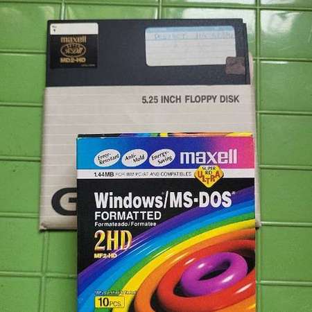 3.5 inch 5.25 inch floppy disk (brand new & 2nd hand) 3.5寸5.25寸軟盤磁碟（全新&2手）