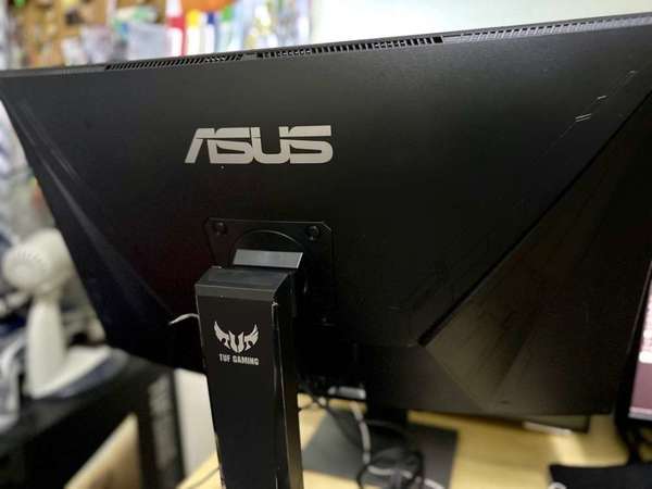 ASUS 32吋2K全高清 TUF Gaming VG32VQ HDR 曲面電腦螢幕/曲面電競顯示器（內置喇叭）