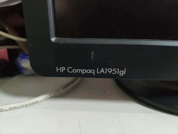 HP LA1951Gl 19吋 19 inches Monitor 顯示器 1280x1024，新凈，全正常。  任何地鐵站取