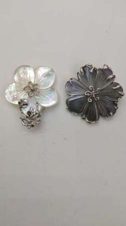 Mother Of Pearl Brooch ( Each Pc.每個 ）