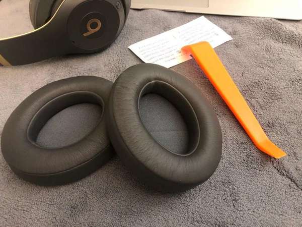 Beats 🎧   Studio 3/2 Replacement Ear Pads (1 pair /per set) with Pry Tool