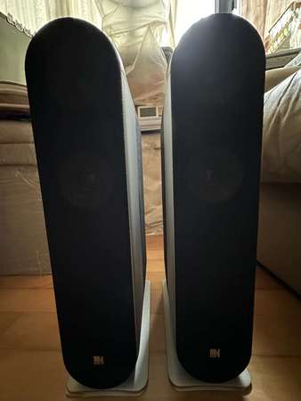 KEF five two series model 7 speakers with cables