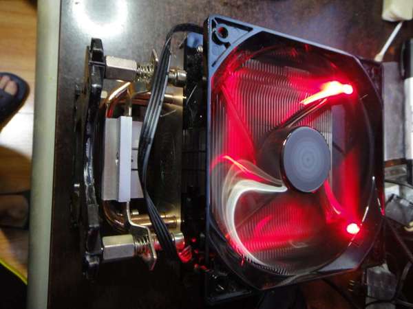 Cooler Master Hyper 212 LED CPU Cooler 紅燈