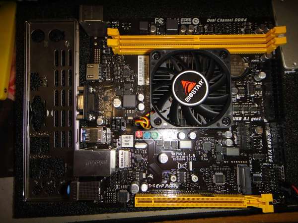 ( ITX) BIOSTAR A10N-8800E 底板連背板 支援DDR4 及M.2 附Window10Home