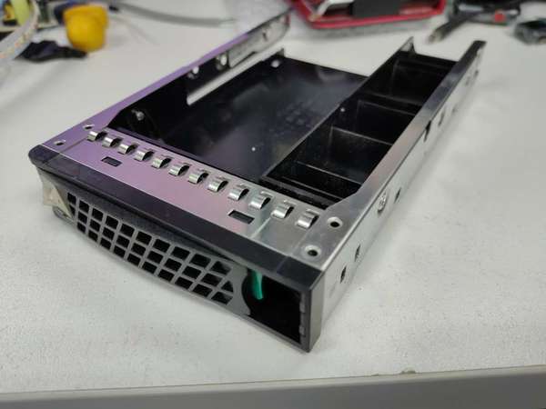 Intel server P/N: G17590-002 2.5" 轉 3.5" disk tray