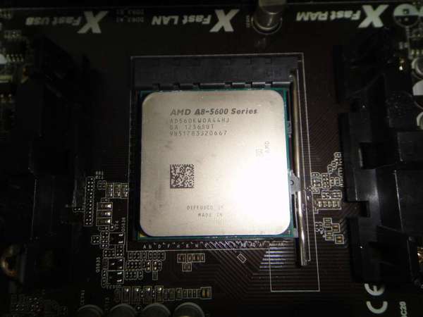 AMD A8-5600K 3.6GHz Socket FM2 四核心