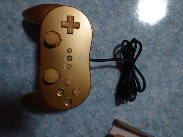 Nintendo Wii pro controller gold