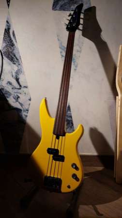 RARE Yamaha RBX200f fretless bass