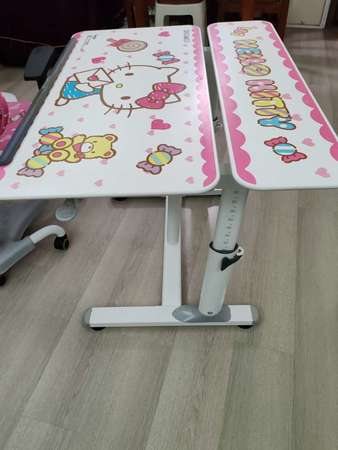 Sinomax Hello Kitty 兒童護脊書桌椅套裝