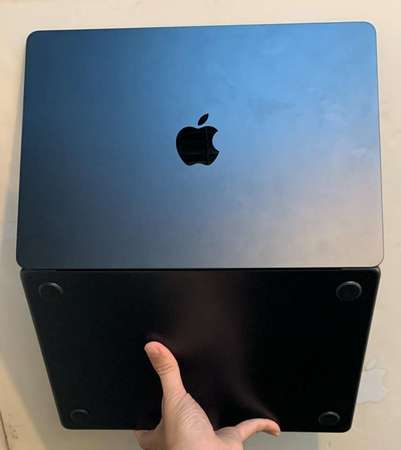 行貨、極新 MacBook Air M2 16+512GB 黑色，已加 AppleCare+ 超長保養到 2025年8月，原價 $14398