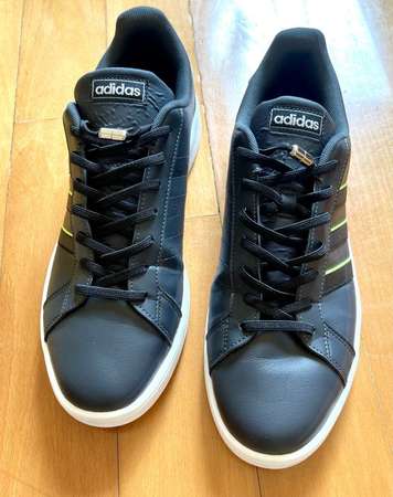 超新淨 正貨 專門店買的  Adidas 波鞋 size US 10.5  換左橡筋鞋帶（懶人鞋帶） 粉嶺火車站交收