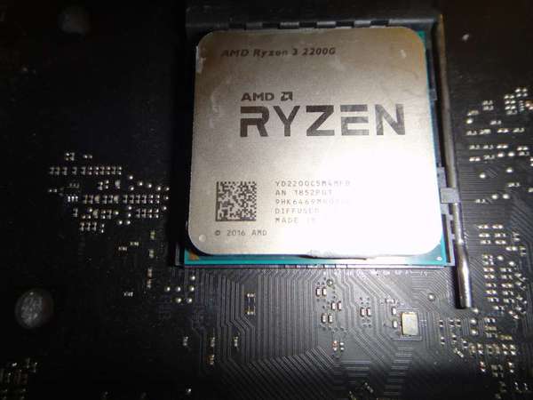 AMD Ryzen 3 2200G 3.5GHz Socket AM4
