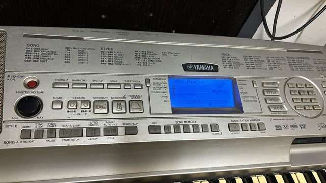 Yamaha DGX 300 電子琴