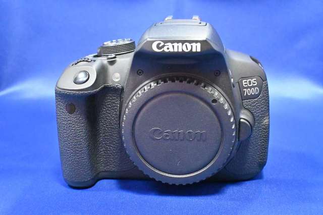 新淨 Canon 700D 輕巧機身 新手合用 自拍螢幕 另有鏡頭選配