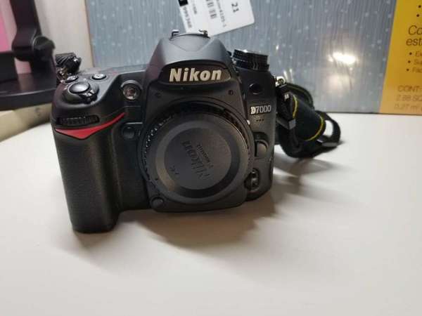Nikon D7000 body (有盒）