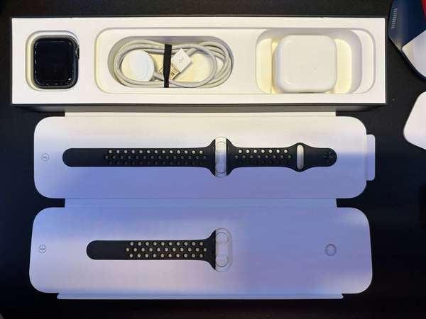 Apple Watch Series 4 40MM Nike+ 黑色 所有配件全齊 有盒冇單