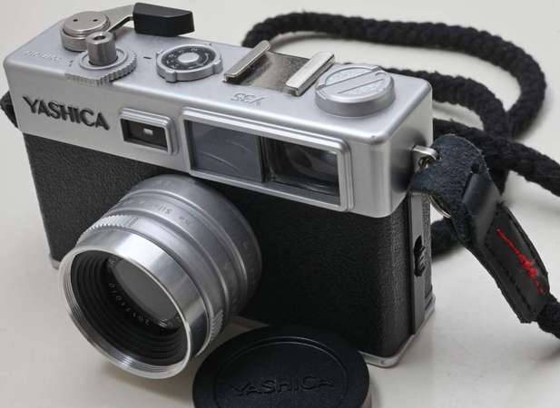 世界獨一無二YASHICA Y35 Digital Film Camera近似菲林表達模式，35mm等效鏡頭(玻璃鏡片)f/2光圈