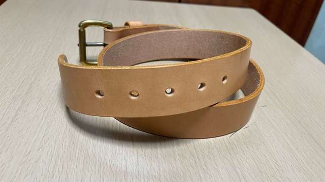 瑞士制造，全新原色Orignal colour 真皮皮帶belt