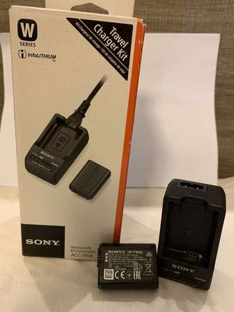 全新Sony ACC-TRW kit ,原廠充電器連原廠電，一套$400