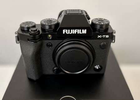 Fujifilm X-T5 黑色 + XF 16-80 F4 kit鏡 （99%新）