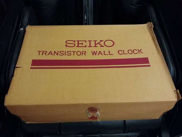 出售全新1960/70 年代日本 SEIKO SONOLA TRANSISTOR 型電池機械混合式鐘一個，走時正常，盒內仲有當年隨鐘附送大電
