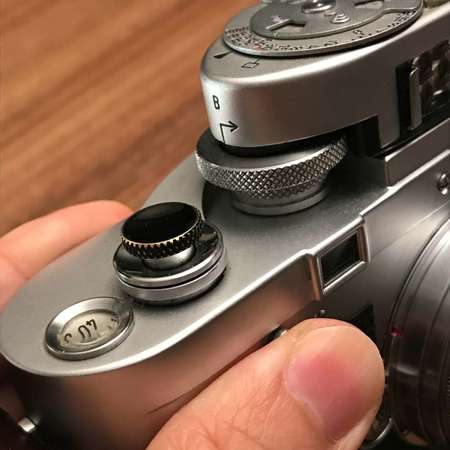 Black Paint shutter release 黑柒露銅快門按鈕 [Leica M3 M6 M4 M2 M7 M8 M9 M10 Fuji nikon