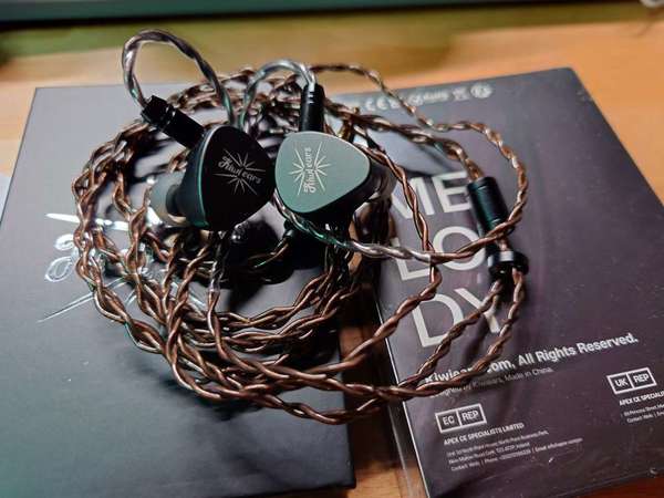 放 99.99%新 香港行貨 有保養有單有盒齊件 Kiwi Ears Planar Melody 平板耳機