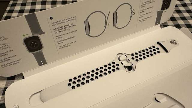 Apple Watch Series 42/44/45mm 運動型手錶帶 行貨 黑白色 100%全新 只是開封檢查 未曾使用 全套有盒齊說明書 合完美主義者