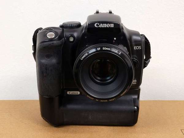 Canon EOS 300D 相機 + EF 50mm F1.8 鏡頭 + BG-E1 手柄 + BP-511A 電池 X 2 + 充電器
