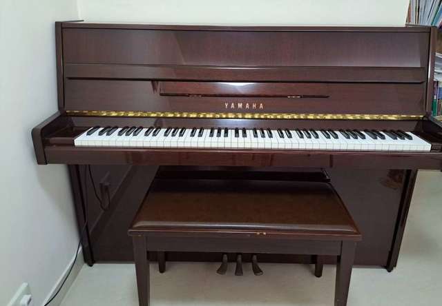 YAMAHA M110 鋼琴