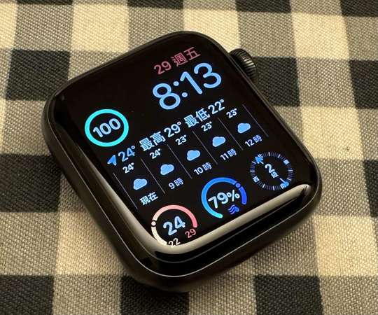 Apple Watch SE1 40mm 碳黑色 行貨 100%全新 只開盒檢查和試錶 Apple補錢換了全新錶$1699 全套有盒齊所有配件 合完美主義者